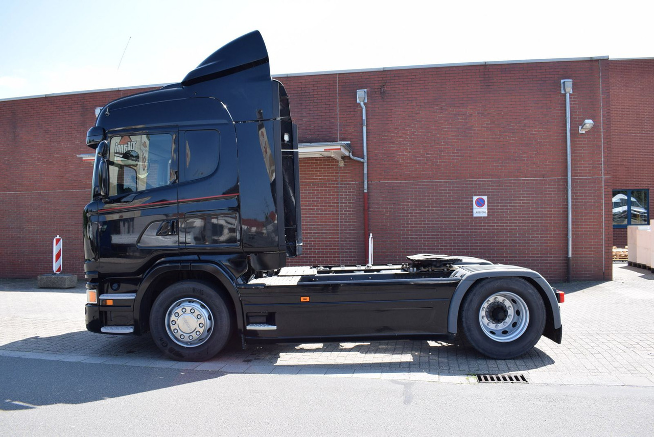 Scania R410 Highline Retarder Klima Standklima ACC - Nyergesvontató: 3 kép. Scania R410 Highline Retarder Klima Standklima ACC - Nyergesvontató: 3 kép.