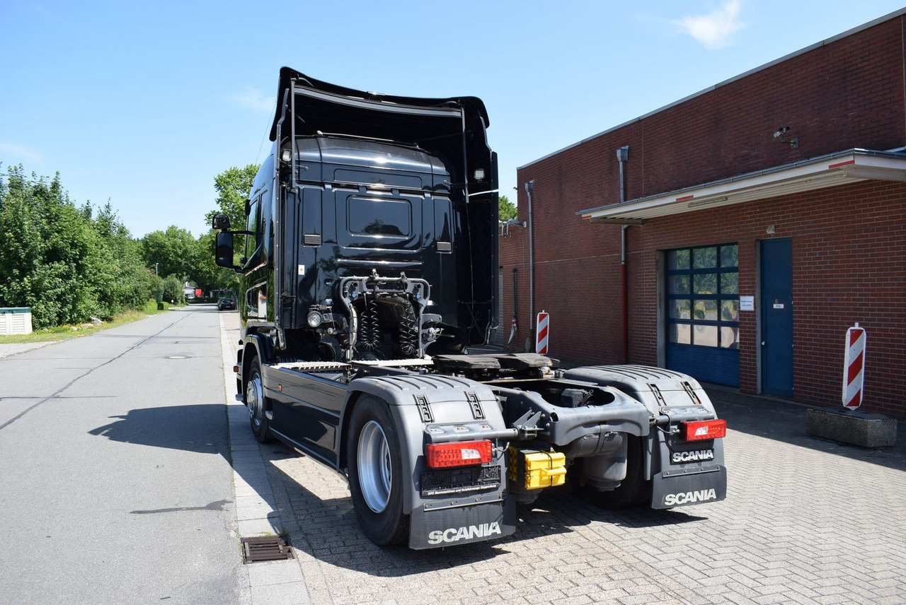 Scania R410 Highline Retarder Klima Standklima ACC - Nyergesvontató: 5 kép. Scania R410 Highline Retarder Klima Standklima ACC - Nyergesvontató: 5 kép.