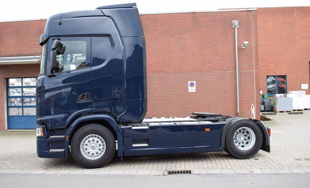 Scania S 450 Highline 2xTank LED Vollluft Retarder - Nyergesvontató: 3 kép. Scania S 450 Highline 2xTank LED Vollluft Retarder - Nyergesvontató: 3 kép.