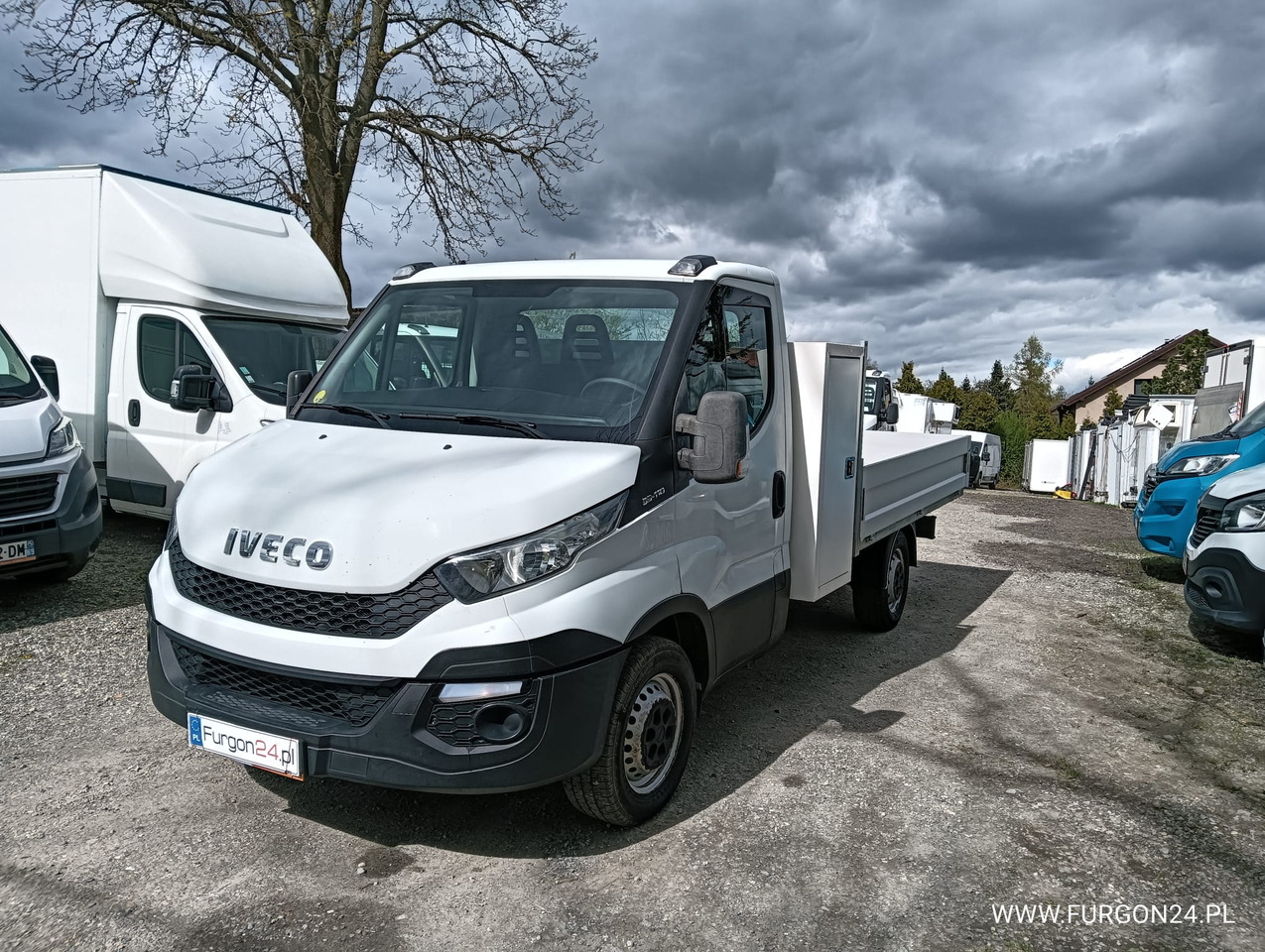 IVECO DAILY 35S11 SKRZYNIA PAKA SKRZYNKA NARZĘDZIOWA NR 727 - Platós kisteherautó: 1 kép. IVECO DAILY 35S11 SKRZYNIA PAKA SKRZYNKA NARZĘDZIOWA NR 727 - Platós kisteherautó: 1 kép.