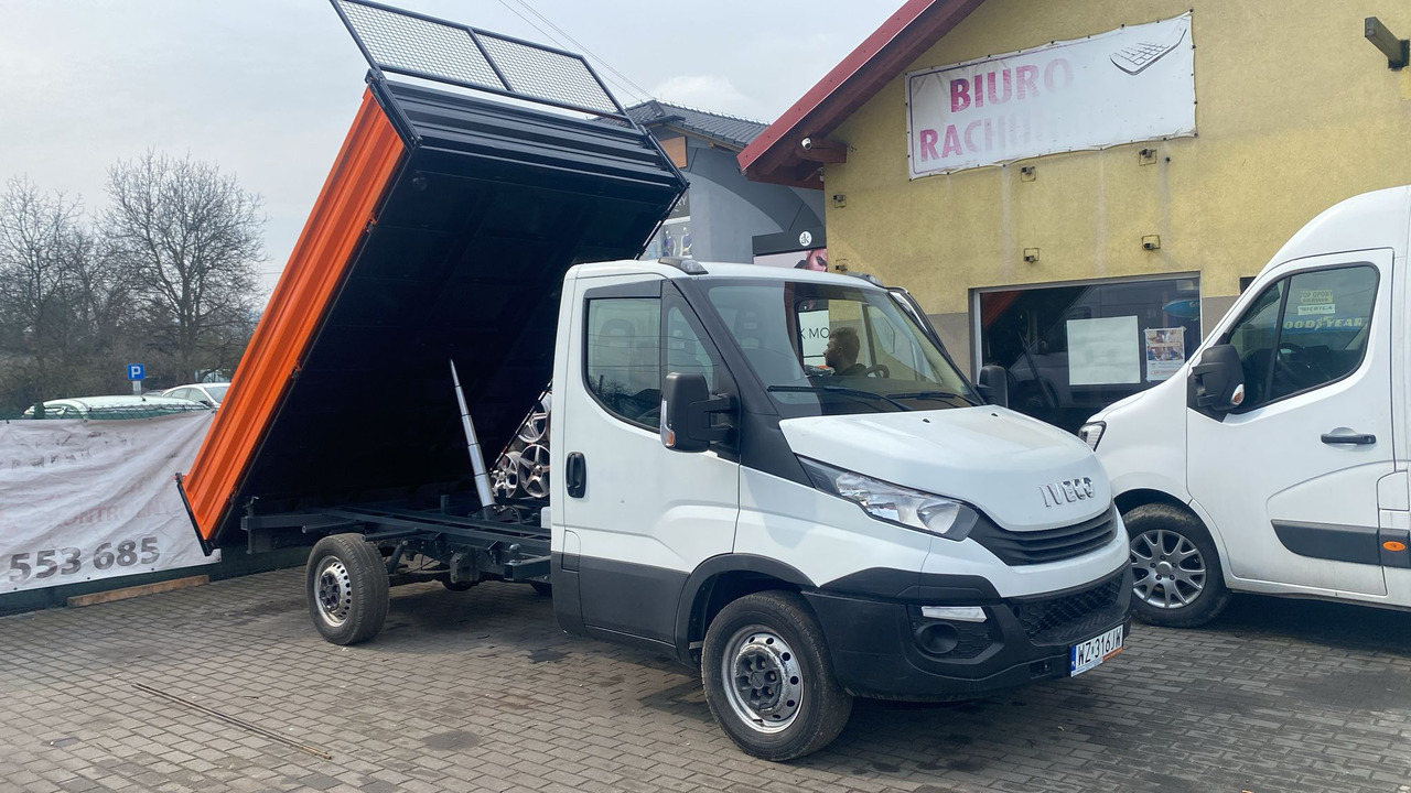 IVECO DAILY 35S13 WYWROTKA KIPER Z NAJAZDAMI NR 842 - Billenőplatós kisteherautó: 1 kép. IVECO DAILY 35S13 WYWROTKA KIPER Z NAJAZDAMI NR 842 - Billenőplatós kisteherautó: 1 kép.