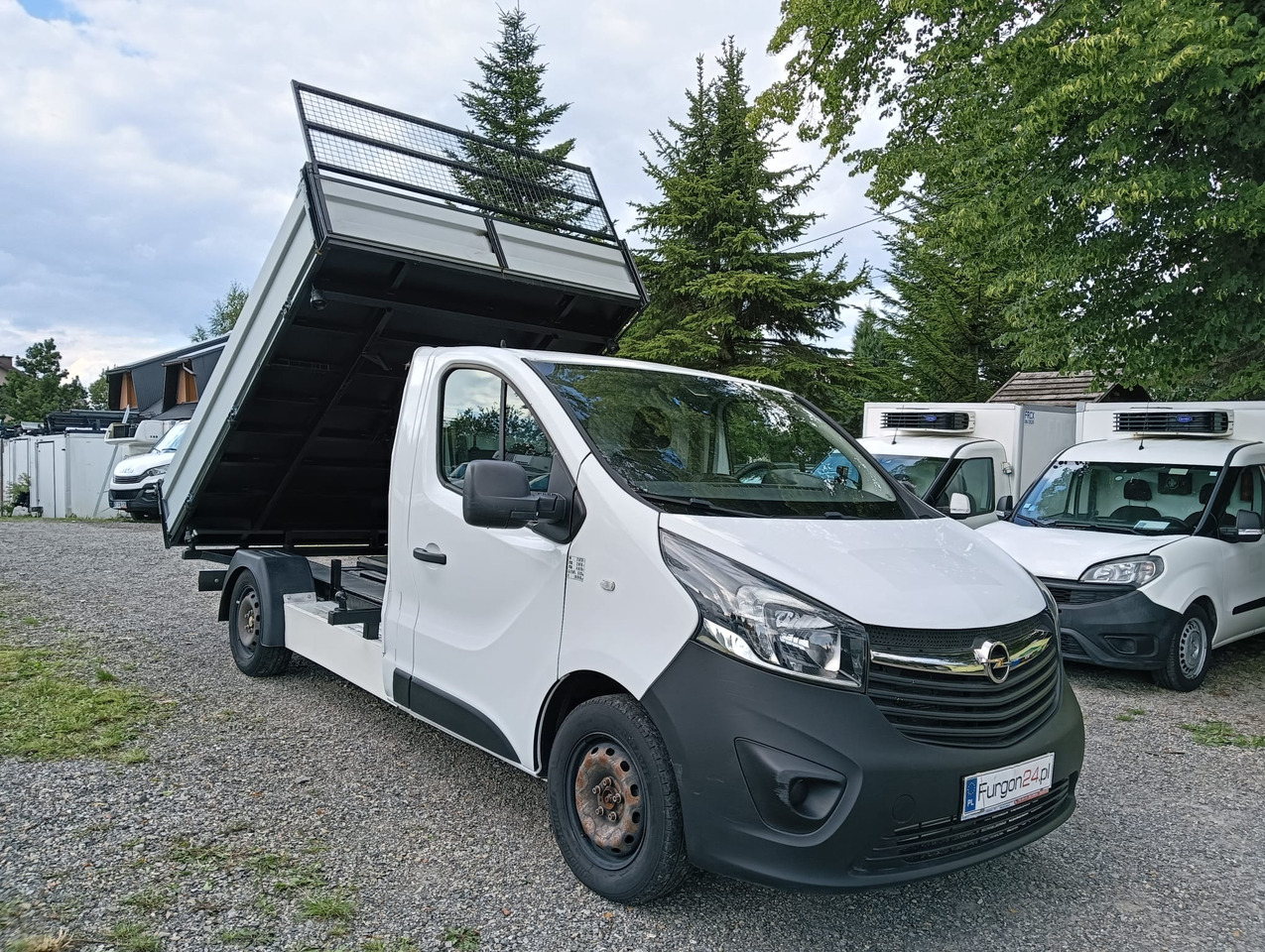 OPEL VIVARO WYWROTKA KIPER Z NAJAZDAMI NR 870 - Billenőplatós kisteherautó: 3 kép. OPEL VIVARO WYWROTKA KIPER Z NAJAZDAMI NR 870 - Billenőplatós kisteherautó: 3 kép.