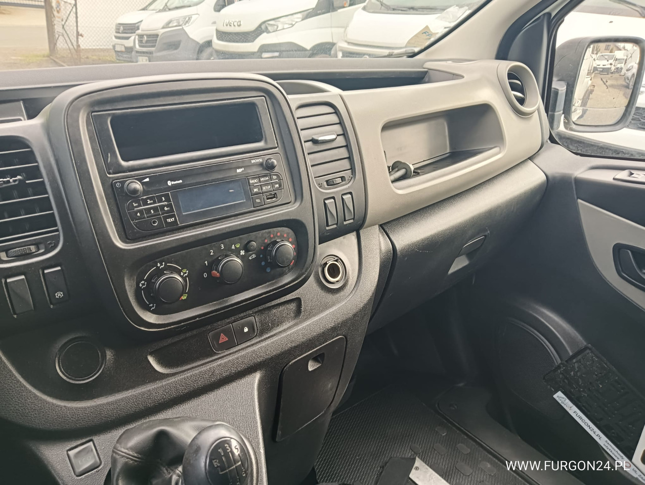 Billenőplatós kisteherautó RENAULT TRAFIC PLATFORMA DO ZABUDOWY NR 625: 13 kép.