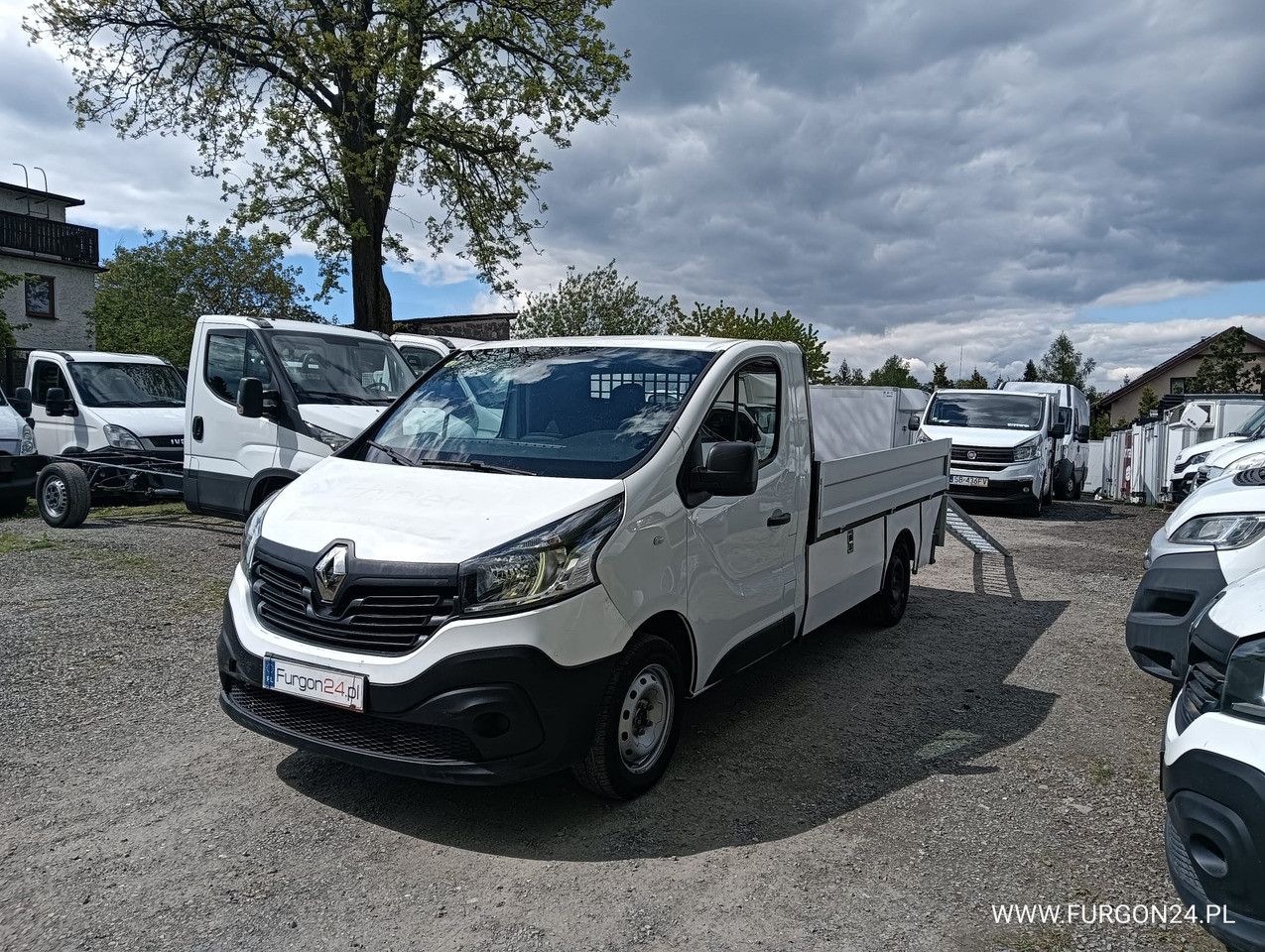 RENAULT TRAFIC SKRZYNIA PAKA Z NAJAZDAMI I PÓŁKAMI NR 689 - Platós kisteherautó: 1 kép. RENAULT TRAFIC SKRZYNIA PAKA Z NAJAZDAMI I PÓŁKAMI NR 689 - Platós kisteherautó: 1 kép.