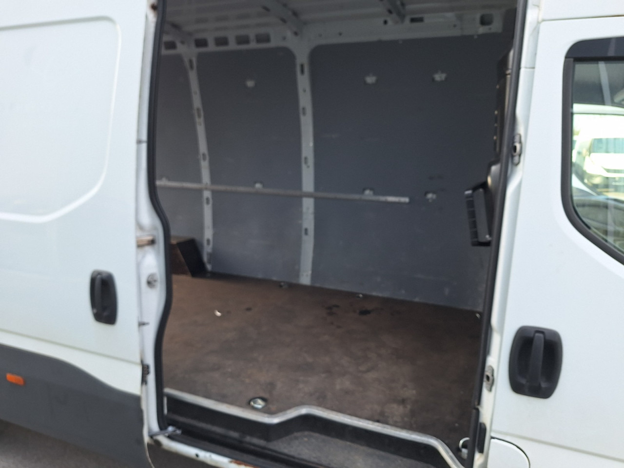 IVECO Daily 35S14 16m3 - Furgon: 3 kép. IVECO Daily 35S14 16m3 - Furgon: 3 kép.