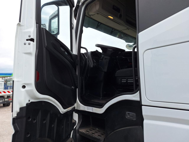 IVECO Massif ne postoji - Nyergesvontató: 2 kép. IVECO Massif ne postoji - Nyergesvontató: 2 kép.