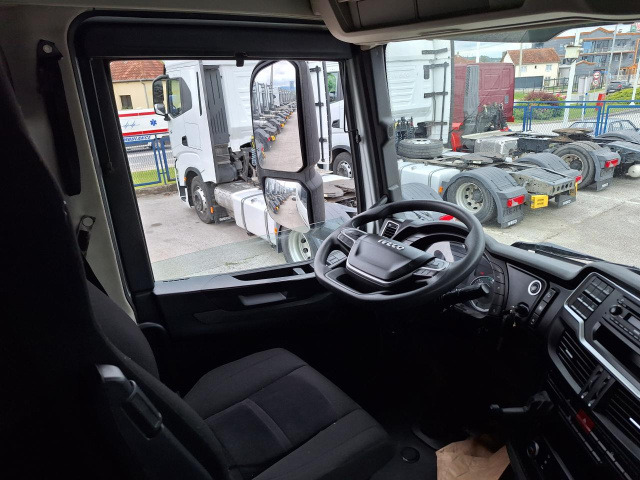 IVECO Massif ne postoji - Nyergesvontató: 3 kép. IVECO Massif ne postoji - Nyergesvontató: 3 kép.