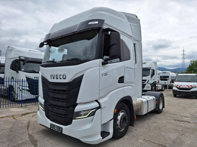 IVECO Massif ne postoji - Nyergesvontató: 1 kép. IVECO Massif ne postoji - Nyergesvontató: 1 kép.