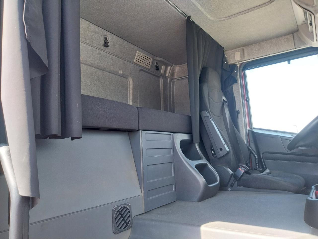 IVECO Stralis AS440S40TP - Nyergesvontató: 4 kép. IVECO Stralis AS440S40TP - Nyergesvontató: 4 kép.