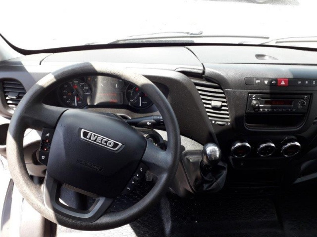 IVECO 35S15V - Furgon: 2 kép. IVECO 35S15V - Furgon: 2 kép.