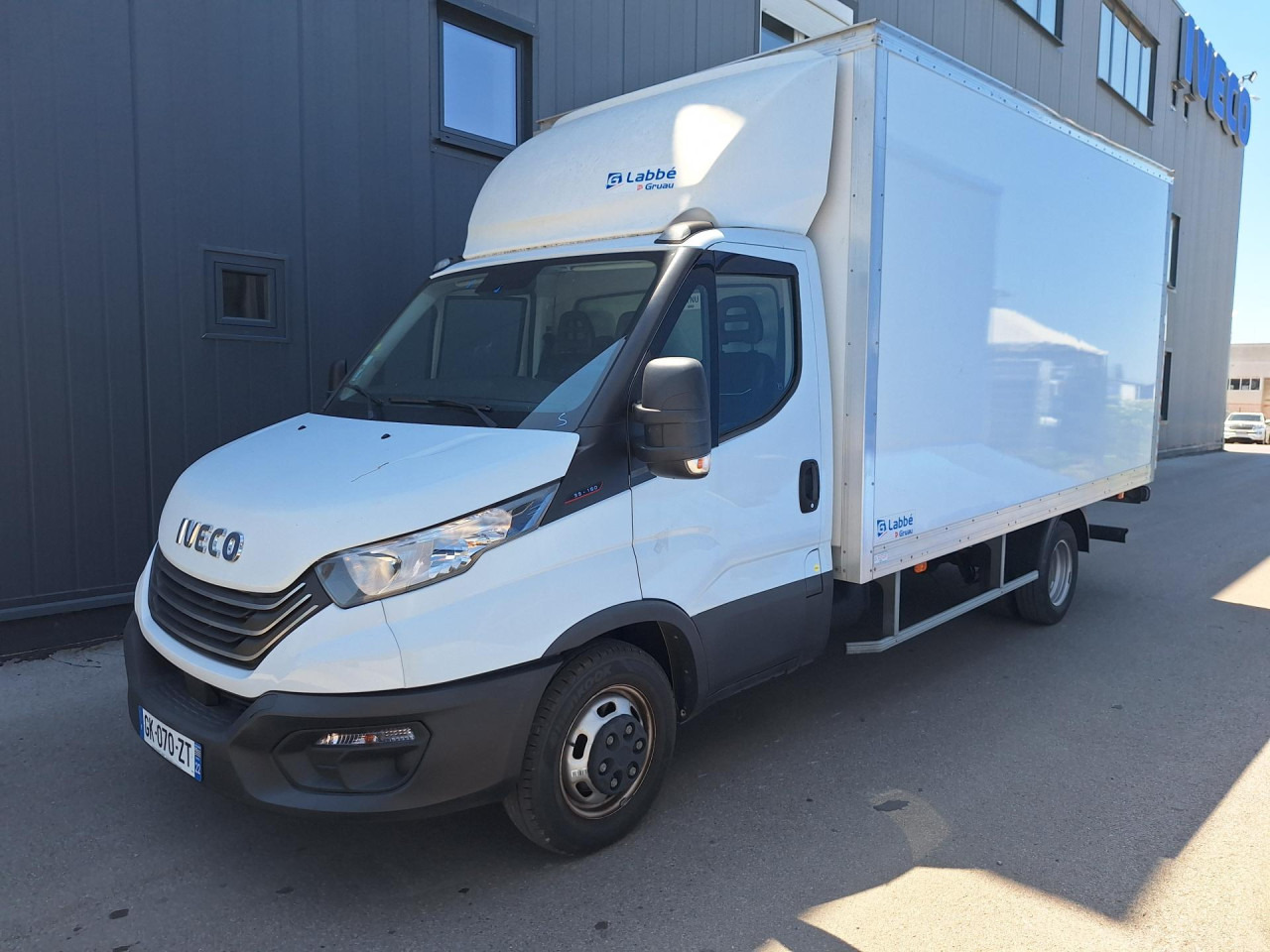 IVECO Daily 35 C 16 - Dobozos kisteherautó: 5 kép. IVECO Daily 35 C 16 - Dobozos kisteherautó: 5 kép.