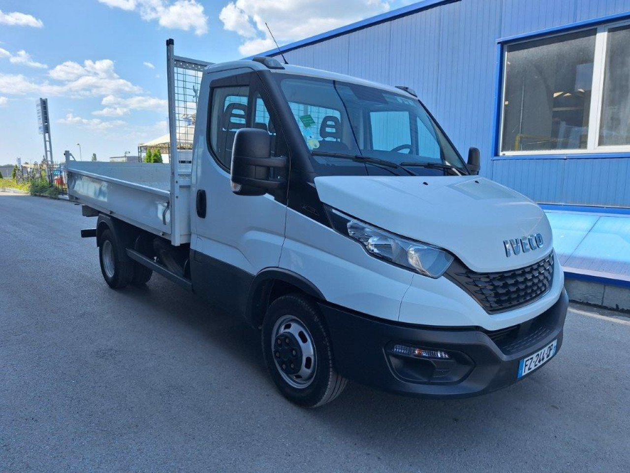 IVECO Daily 35C14 tipper - Billenőplatós kisteherautó: 3 kép. IVECO Daily 35C14 tipper - Billenőplatós kisteherautó: 3 kép.