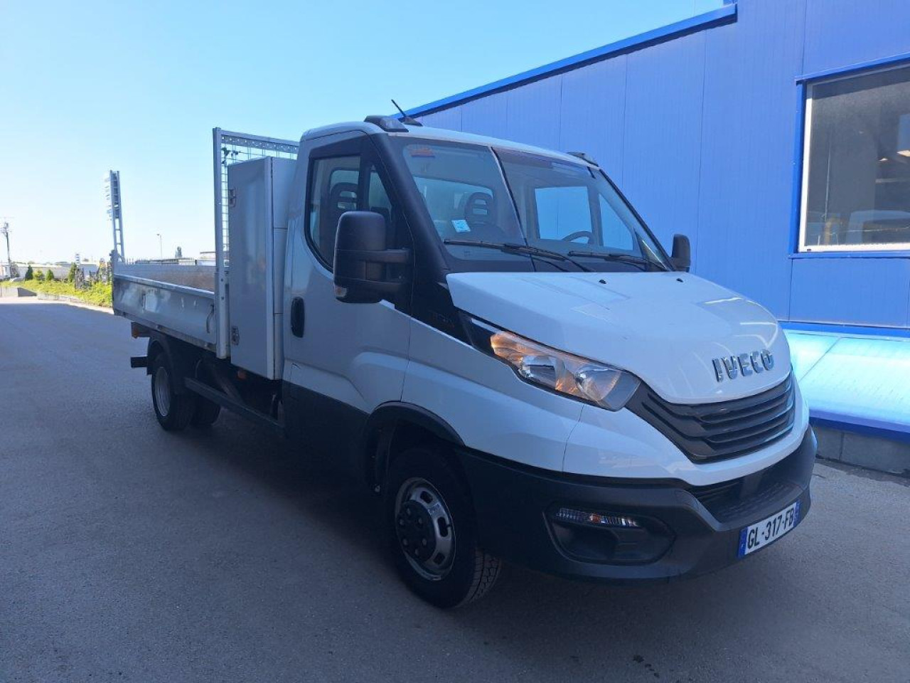 IVECO Daily 35C16 tipper - Billenőplatós kisteherautó: 2 kép. IVECO Daily 35C16 tipper - Billenőplatós kisteherautó: 2 kép.