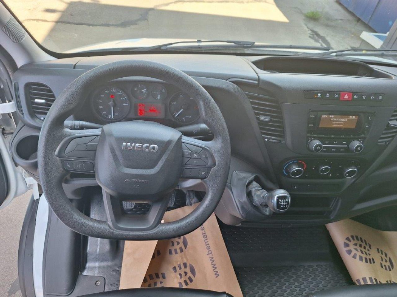 Billenőplatós kisteherautó IVECO Daily 35C16 tipper: 7 kép.