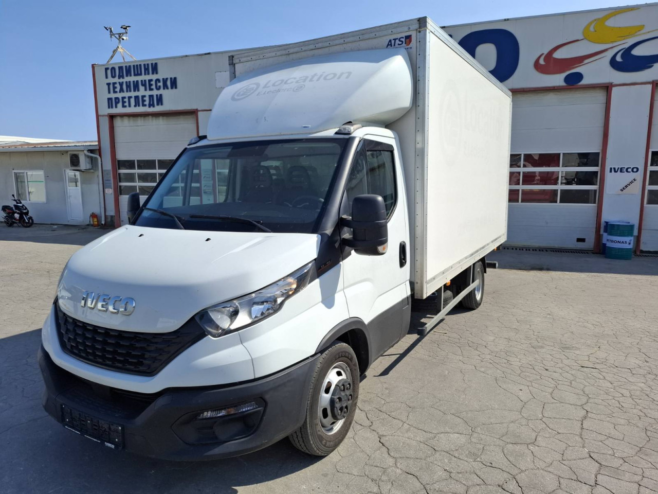 IVECO Daily 35C16H3.0 box/lift - Dobozos kisteherautó: 5 kép. IVECO Daily 35C16H3.0 box/lift - Dobozos kisteherautó: 5 kép.