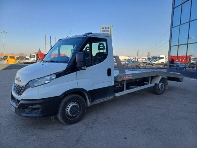 IVECO Daily 35S16H3.0 - Vontató: 1 kép. IVECO Daily 35S16H3.0 - Vontató: 1 kép.
