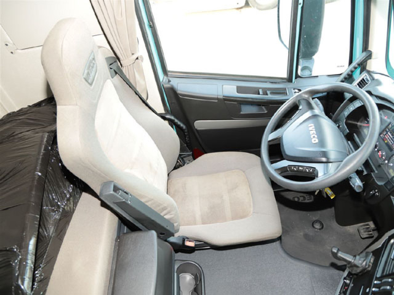 IVECO Stralis AS440S48T/FP-LT XP - Nyergesvontató: 4 kép. IVECO Stralis AS440S48T/FP-LT XP - Nyergesvontató: 4 kép.
