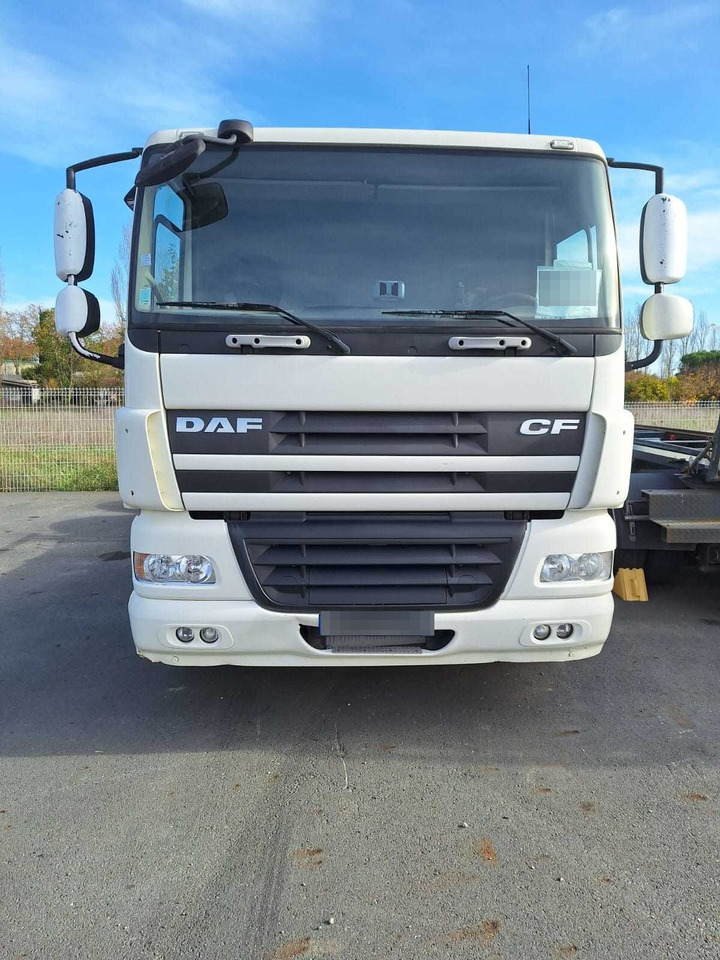 DAF CF - Horgos rakodó teherautó: 2 kép. DAF CF - Horgos rakodó teherautó: 2 kép.