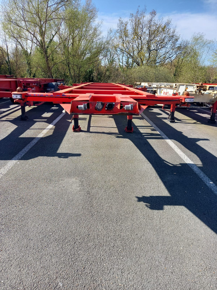 FRUEHAUF - Félpótkocsi cserefelépítményes: 3 kép. FRUEHAUF - Félpótkocsi cserefelépítményes: 3 kép.