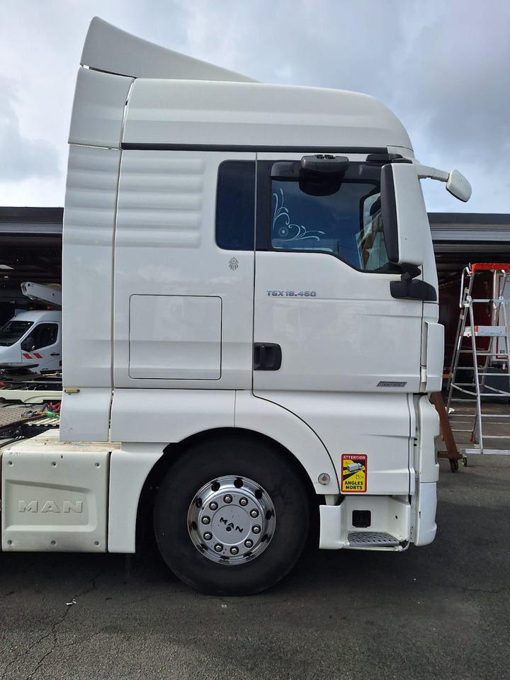 MAN TGX 18.460 - Nyergesvontató: 4 kép. MAN TGX 18.460 - Nyergesvontató: 4 kép.