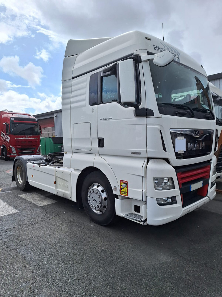 MAN TGX 18.460 - Nyergesvontató: 3 kép. MAN TGX 18.460 - Nyergesvontató: 3 kép.