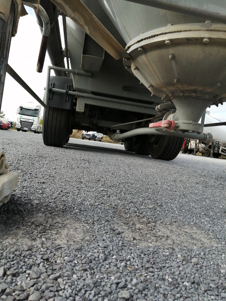 SPITZER - Silós félpótkocsi: 1 kép. SPITZER - Silós félpótkocsi: 1 kép.