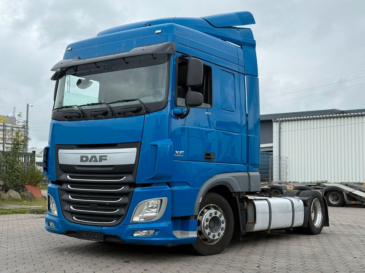 DAF XF 460 Low +Retarter+2xTank - Nyergesvontató: 1 kép. DAF XF 460 Low +Retarter+2xTank - Nyergesvontató: 1 kép.