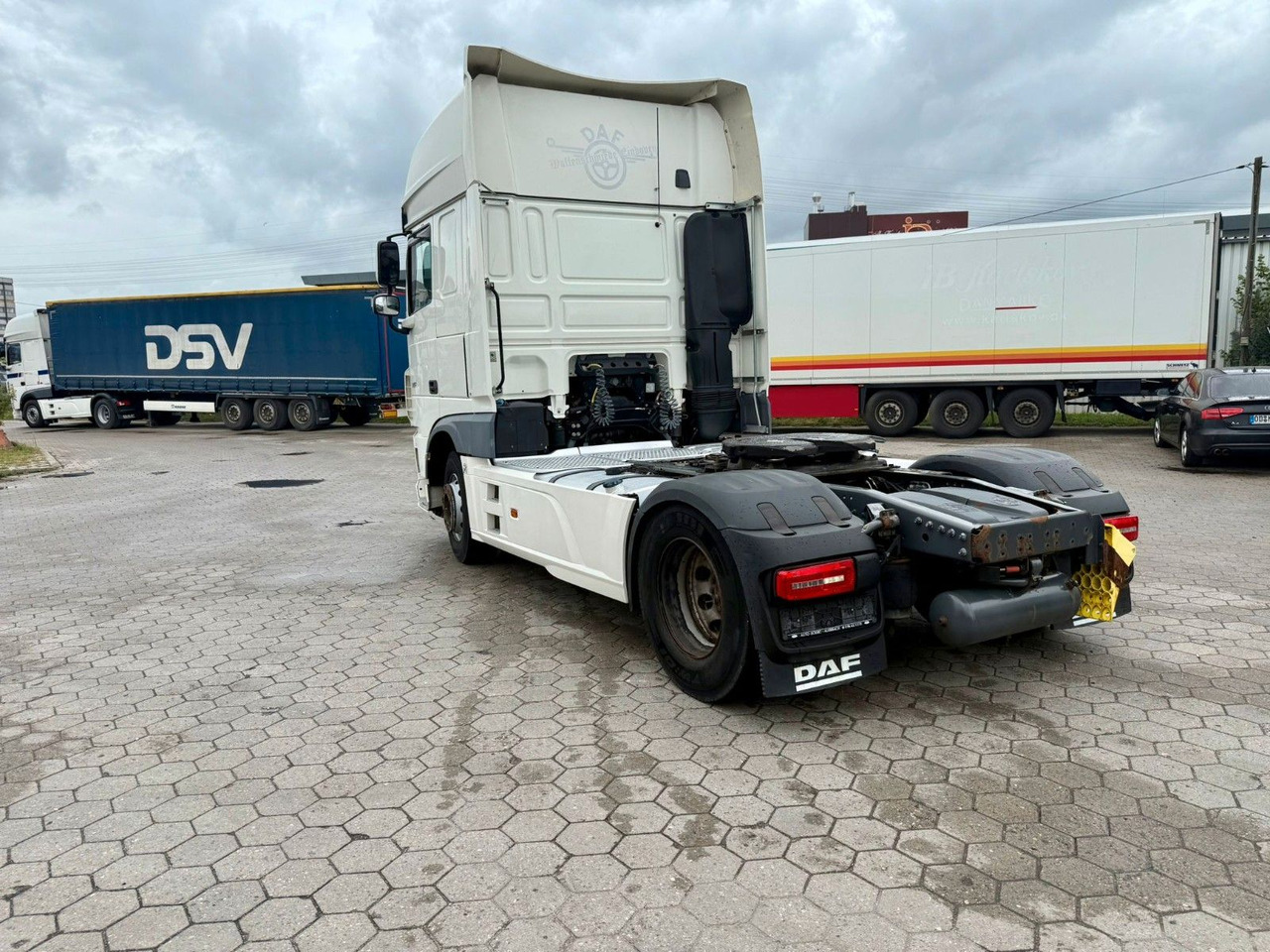 DAF XF 460 +Retarter+2xTank - Nyergesvontató: 5 kép. DAF XF 460 +Retarter+2xTank - Nyergesvontató: 5 kép.