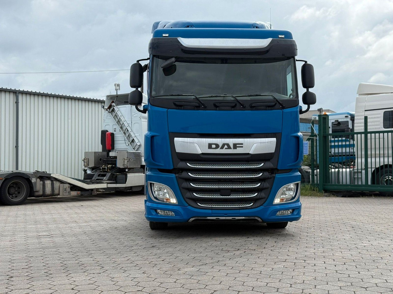 DAF XF 480 Low +Retarter+2xTank - Nyergesvontató: 2 kép. DAF XF 480 Low +Retarter+2xTank - Nyergesvontató: 2 kép.
