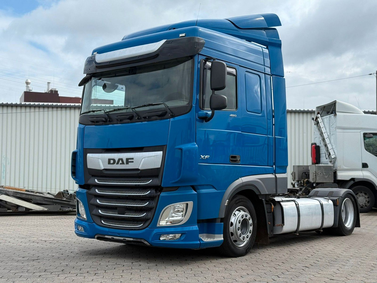 DAF XF 480 Low +Retarter+2xTank - Nyergesvontató: 1 kép. DAF XF 480 Low +Retarter+2xTank - Nyergesvontató: 1 kép.