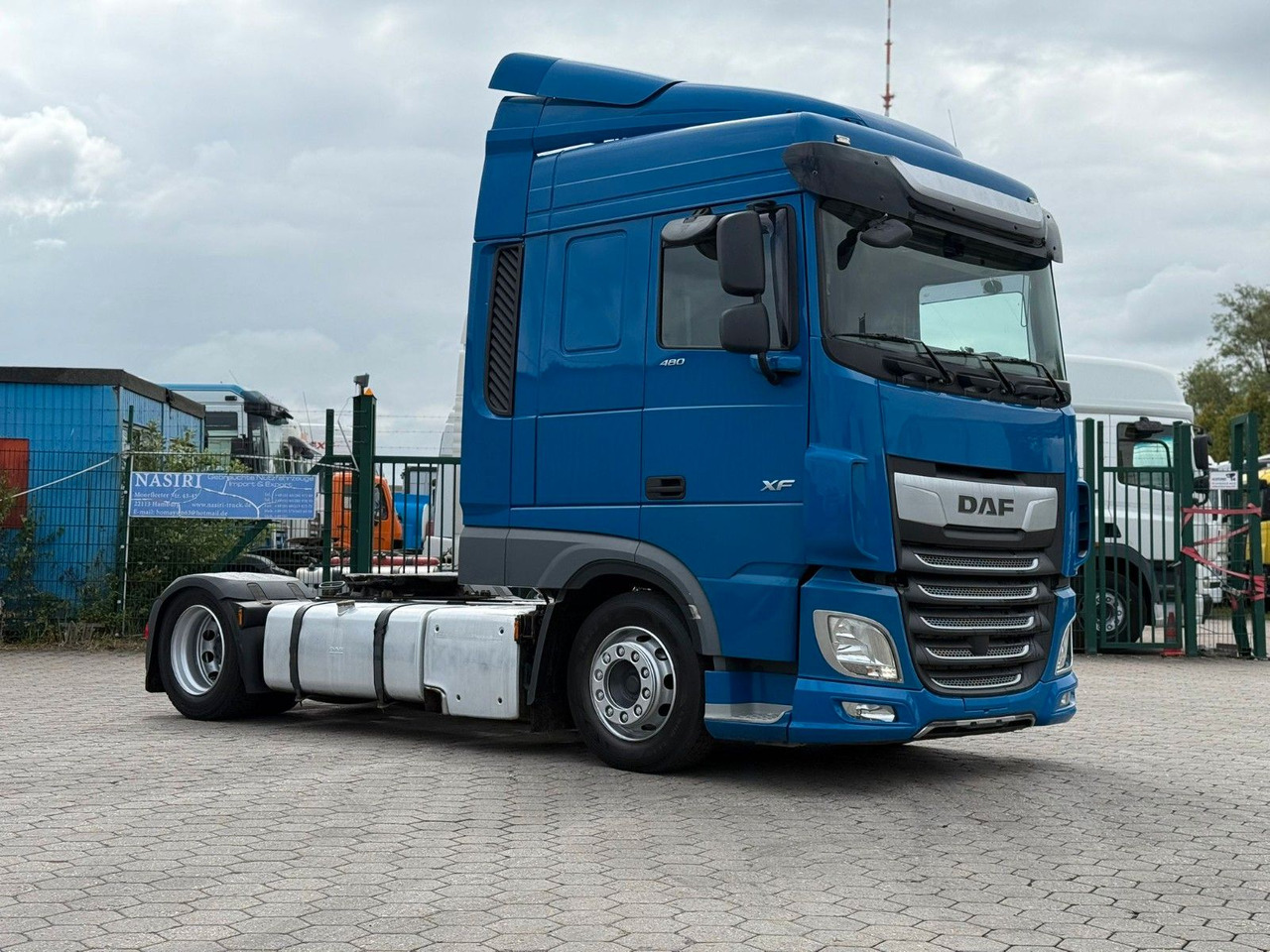 DAF XF 480 Low +Retarter+2xTank - Nyergesvontató: 3 kép. DAF XF 480 Low +Retarter+2xTank - Nyergesvontató: 3 kép.