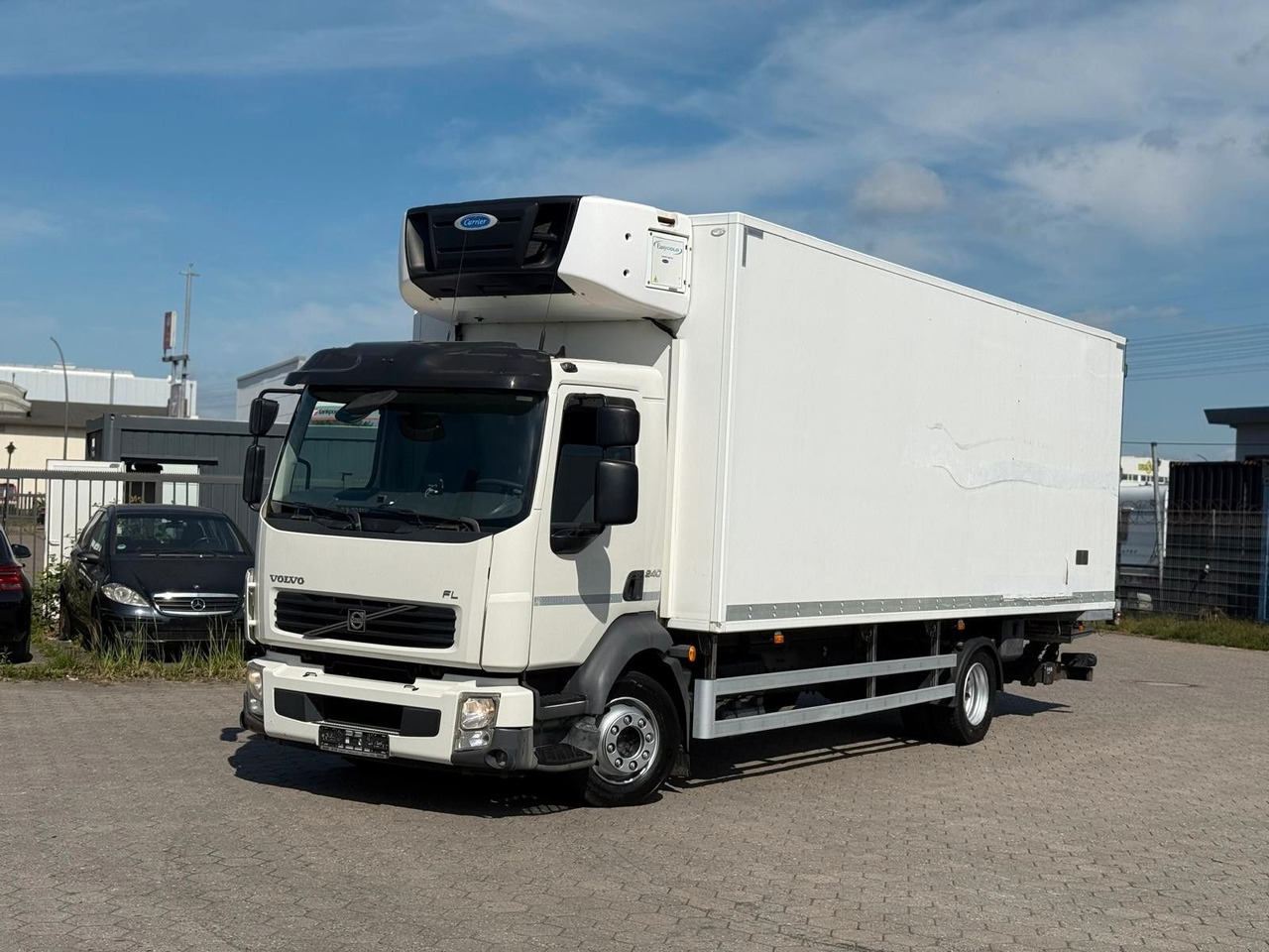Volvo FL 240 Carrier Easy Cold+Hebebühne - Hűtős teherautó: 5 kép. Volvo FL 240 Carrier Easy Cold+Hebebühne - Hűtős teherautó: 5 kép.