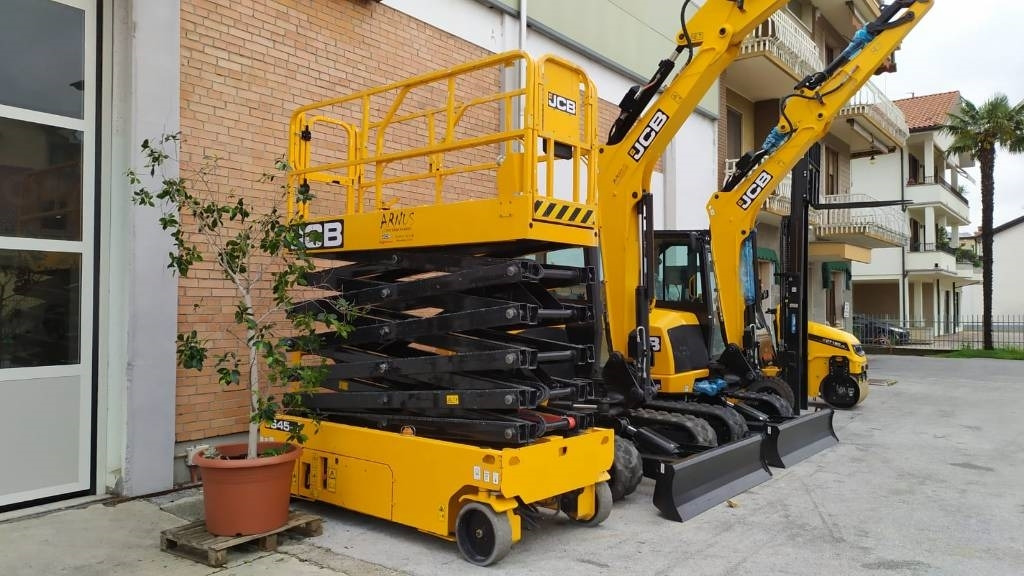 JCB S4550E - Ollós emelő: 1 kép. JCB S4550E - Ollós emelő: 1 kép.