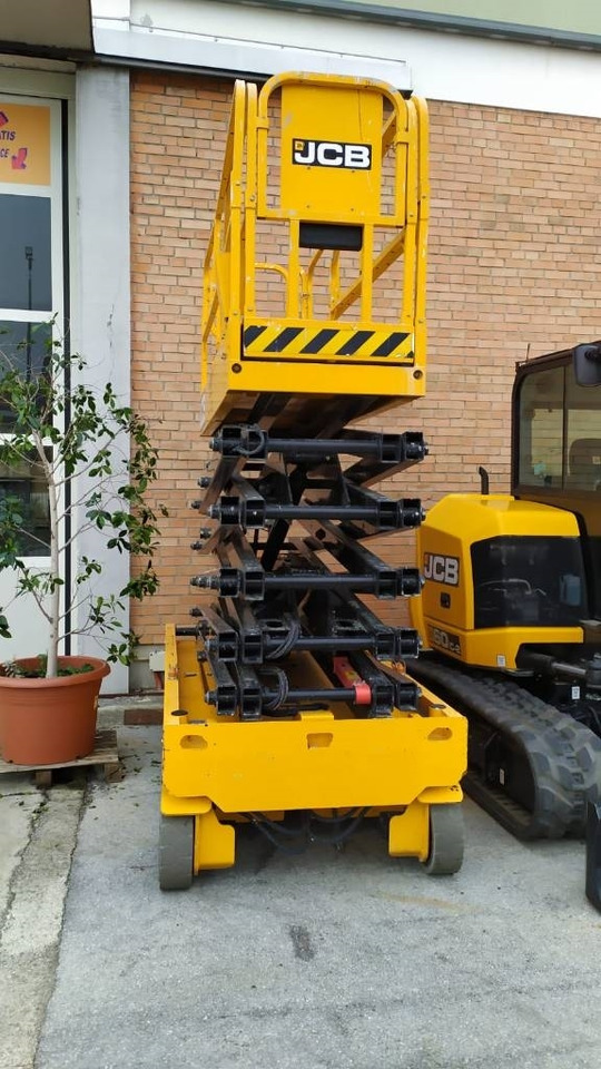 JCB S4550E - Ollós emelő: 2 kép. JCB S4550E - Ollós emelő: 2 kép.