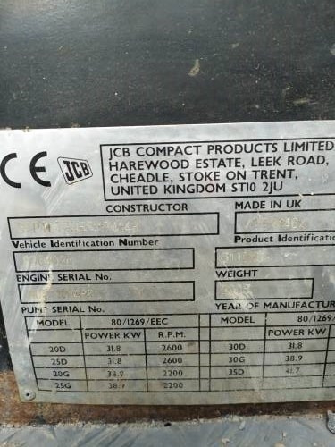 JCB TLT 30 - Teleszkópos rakodó: 3 kép. JCB TLT 30 - Teleszkópos rakodó: 3 kép.