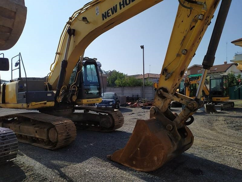 Lánctalpas kotró New Holland E 265 C: 8 kép.