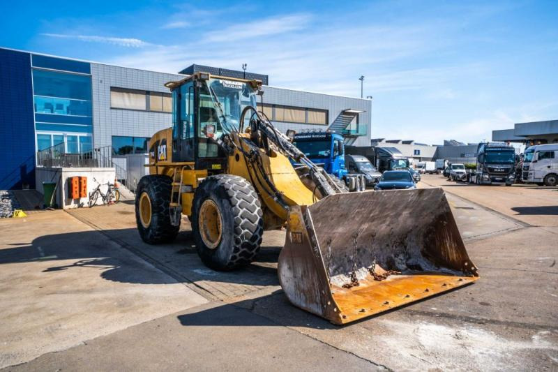 Caterpillar CAT 924G // GODET 3m3 - Gumikerekes homlokrakodó: 2 kép. Caterpillar CAT 924G // GODET 3m3 - Gumikerekes homlokrakodó: 2 kép.