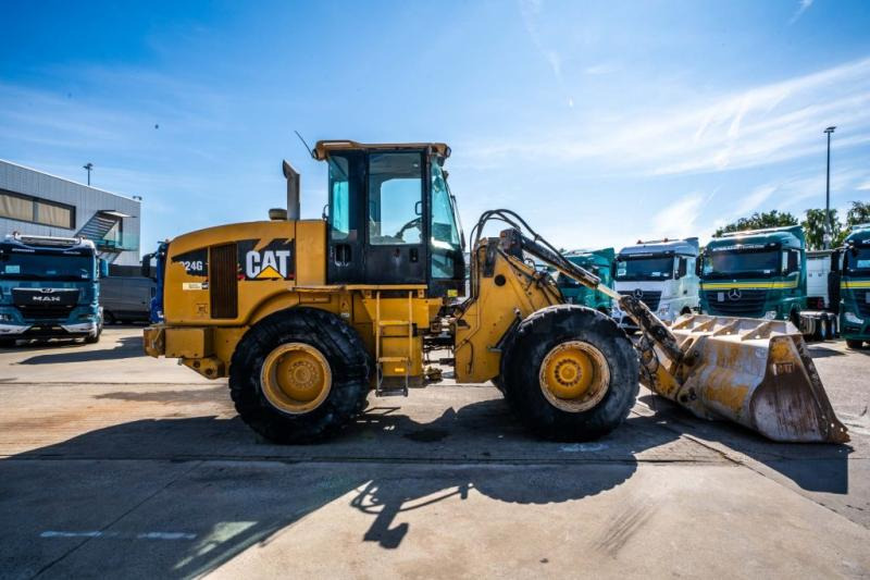 Caterpillar CAT 924G // GODET 3m3 - Gumikerekes homlokrakodó: 3 kép. Caterpillar CAT 924G // GODET 3m3 - Gumikerekes homlokrakodó: 3 kép.