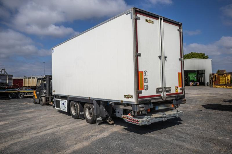 Chereau CHEREAU+CARRIER+DHOLLANDIA 2.5 T. - Pótkocsi dobozos: 2 kép. Chereau CHEREAU+CARRIER+DHOLLANDIA 2.5 T. - Pótkocsi dobozos: 2 kép.