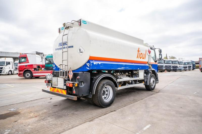 DAF LF55 280+ ALU 13000L/4 COMP. - Tartályos teherautó: 4 kép. DAF LF55 280+ ALU 13000L/4 COMP. - Tartályos teherautó: 4 kép.