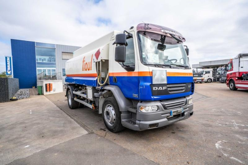 DAF LF55 280+ ALU 13000L/4 COMP. - Tartályos teherautó: 2 kép. DAF LF55 280+ ALU 13000L/4 COMP. - Tartályos teherautó: 2 kép.