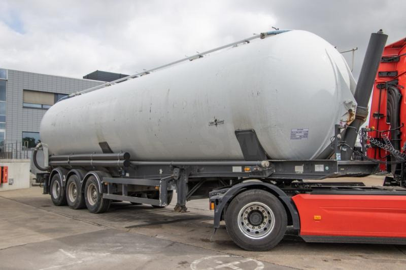 SPITZER SILO EUROVRAC-SK2460 - 60M³+5COMP - Félpótkocsi: 2 kép. SPITZER SILO EUROVRAC-SK2460 - 60M³+5COMP - Félpótkocsi: 2 kép.