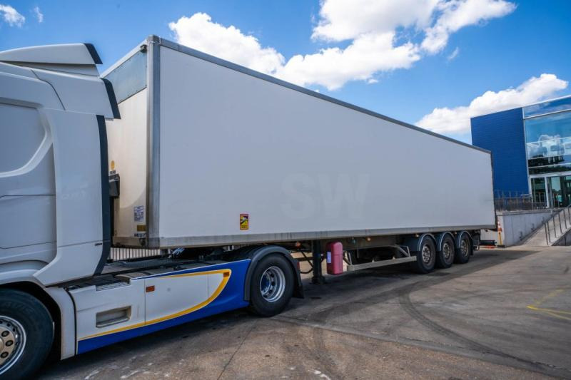 Samro S338D HPF+ PORTE FIT - Félpótkocsi: 1 kép. Samro S338D HPF+ PORTE FIT - Félpótkocsi: 1 kép.