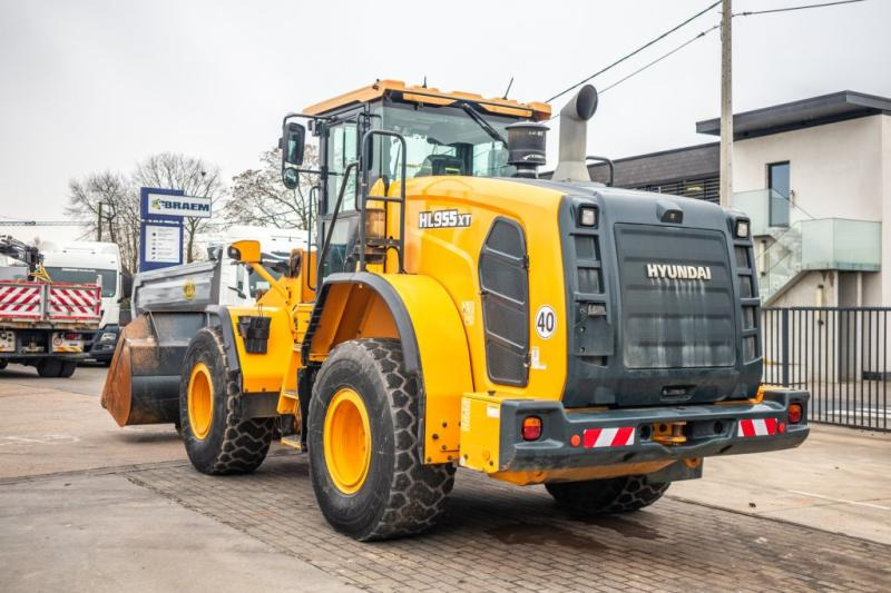 Hyundai HL955XT - Gumikerekes homlokrakodó: 4 kép. Hyundai HL955XT - Gumikerekes homlokrakodó: 4 kép.