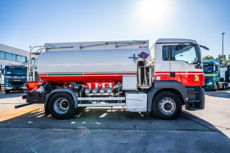 MAN TGS 18.400 4x4H +ALU CM 11.500L /4 COMP - Tartályos teherautó: 3 kép. MAN TGS 18.400 4x4H +ALU CM 11.500L /4 COMP - Tartályos teherautó: 3 kép.