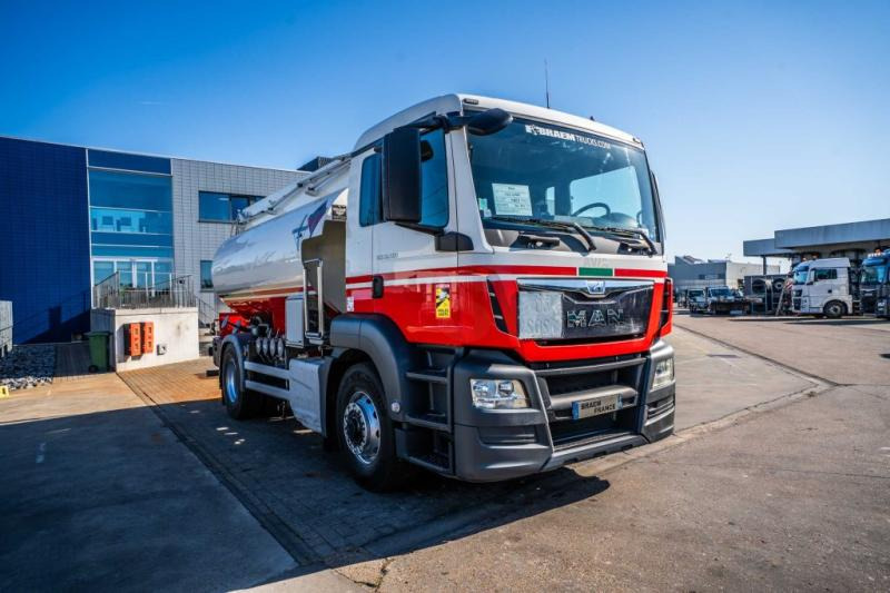 MAN TGS 18.400 4x4H +CM 11.500L /4 COMP - Tartályos teherautó: 2 kép. MAN TGS 18.400 4x4H +CM 11.500L /4 COMP - Tartályos teherautó: 2 kép.