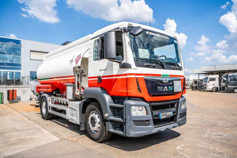 MAN TGS 18.400 BL+MAGYAR 13.500L / 5 COMP - Tartályos teherautó: 2 kép. MAN TGS 18.400 BL+MAGYAR 13.500L / 5 COMP - Tartályos teherautó: 2 kép.