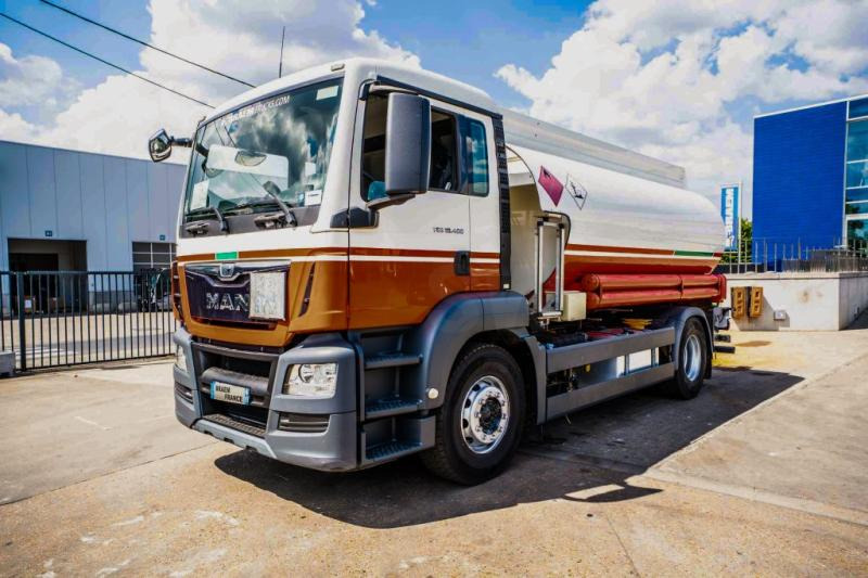 MAN TGS 18.400 BL+MAGYAR 13.500L / 5 COMP - Tartályos teherautó: 1 kép. MAN TGS 18.400 BL+MAGYAR 13.500L / 5 COMP - Tartályos teherautó: 1 kép.