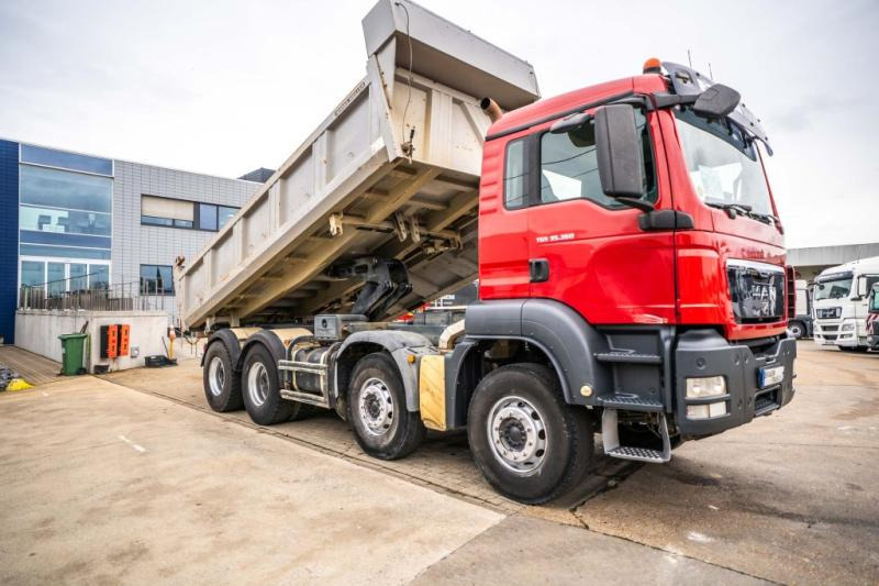 MAN TGS 35.360 BB - Billenőplatós teherautó: 2 kép. MAN TGS 35.360 BB - Billenőplatós teherautó: 2 kép.