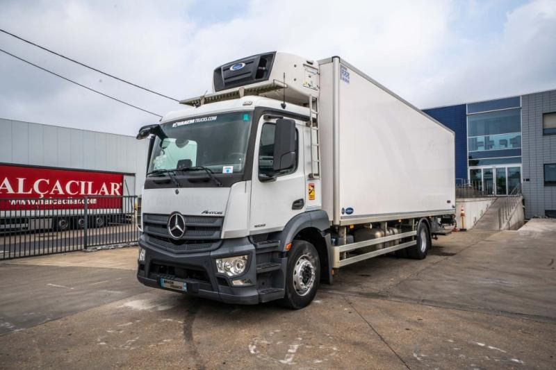 Mercedes ANTOS 1833 +CARRIER SUPRA MULTI 1250Mt+DHOLLANDIA 2.5T - Hűtős teherautó: 1 kép. Mercedes ANTOS 1833 +CARRIER SUPRA MULTI 1250Mt+DHOLLANDIA 2.5T - Hűtős teherautó: 1 kép.